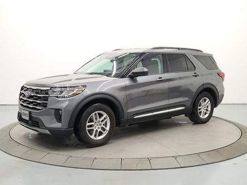 Used 2025 Ford Explorer Active w/ Active Comfort Package image 3