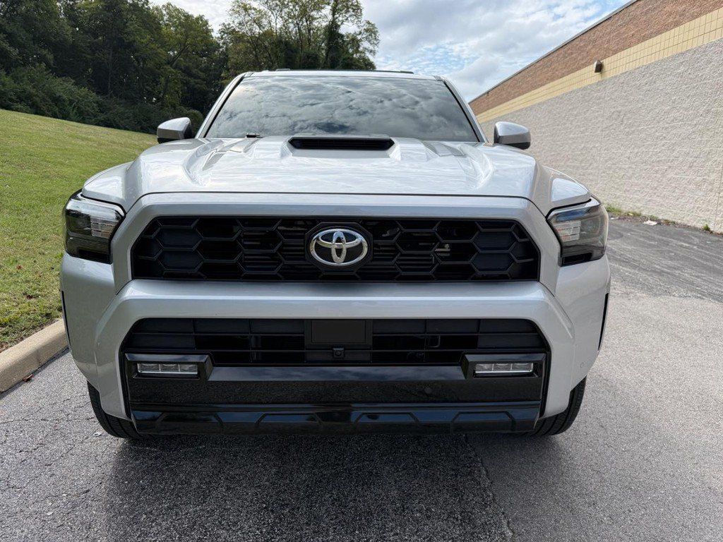 Used 2025 Toyota 4Runner TRD Sport AWD/4WD image 9