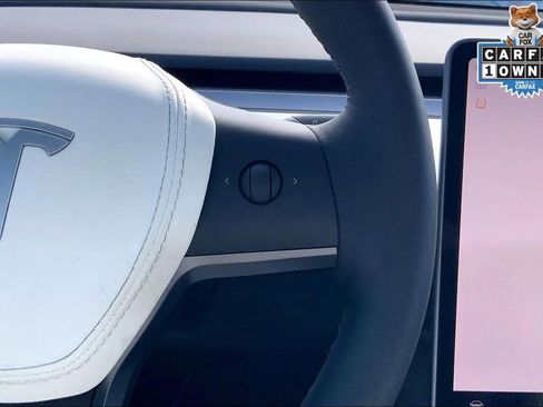 Used 2023 Tesla Model Y Performance image 17