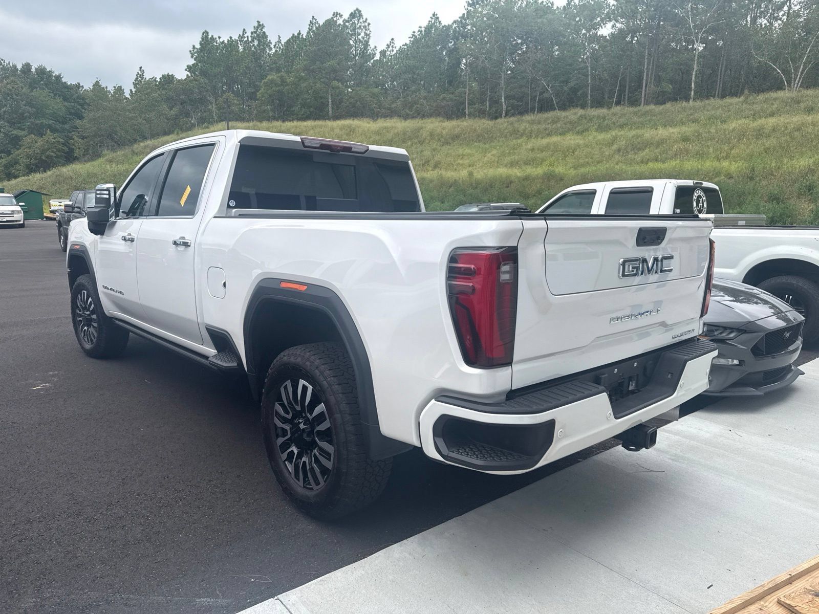 Used 2025 GMC Sierra 2500 Denali Ultimate w/ Max Trailering Package AWD/4WD image 4