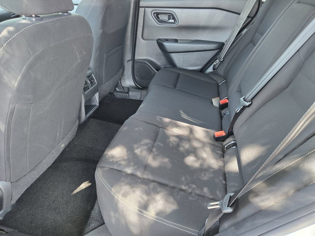 Used 2024 Nissan Rogue S FWD image 23