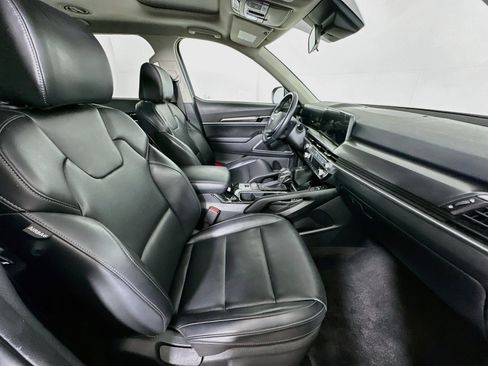 Used 2025 Kia Telluride S AWD/4WD image 33
