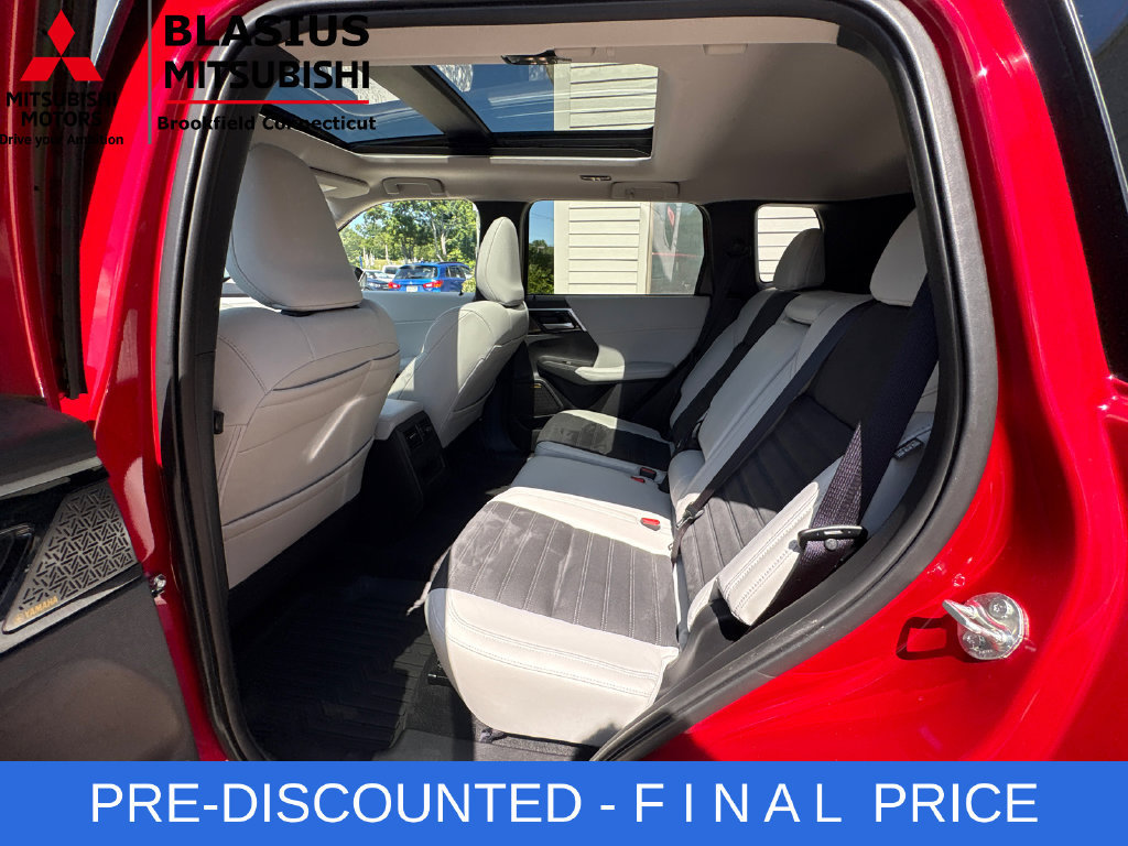 Used 2025 Mitsubishi Outlander SE AWD/4WD image 35