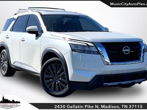 Used 2024 Nissan Pathfinder SL w/ SL Premium Package FWD image 1