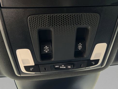 Used 2024 Honda Pilot TrailSport image 32