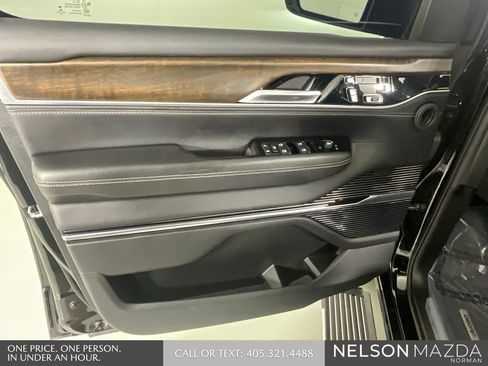 Used 2022 Jeep Grand Wagoneer Series II AWD/4WD image 16