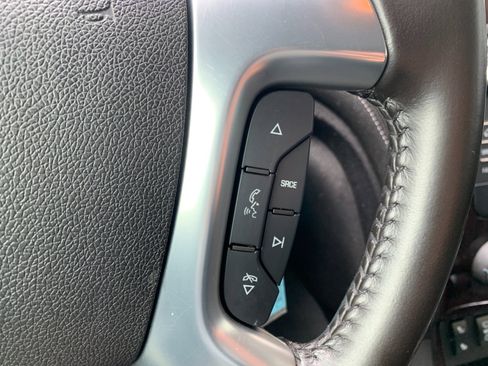 Used 2017 Chevrolet Traverse LT w/ Style and Technology Package image 16