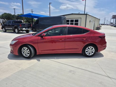 Used 2019 Hyundai Elantra SE w/ Cargo Package FWD image 2