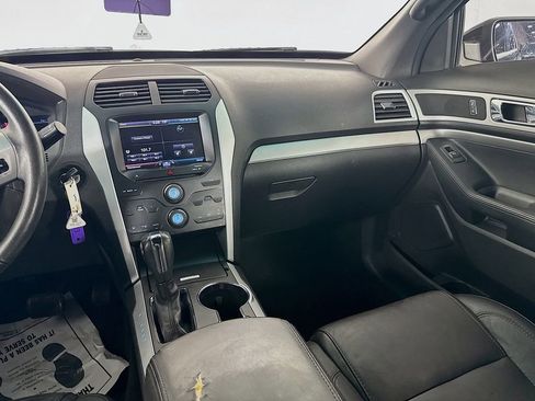 Used 2015 Ford Explorer XLT w/ Equipment Group 202B FWD image 27
