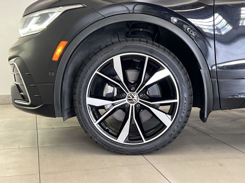 Used 2022 Volkswagen Tiguan SEL R-Line AWD/4WD image 11