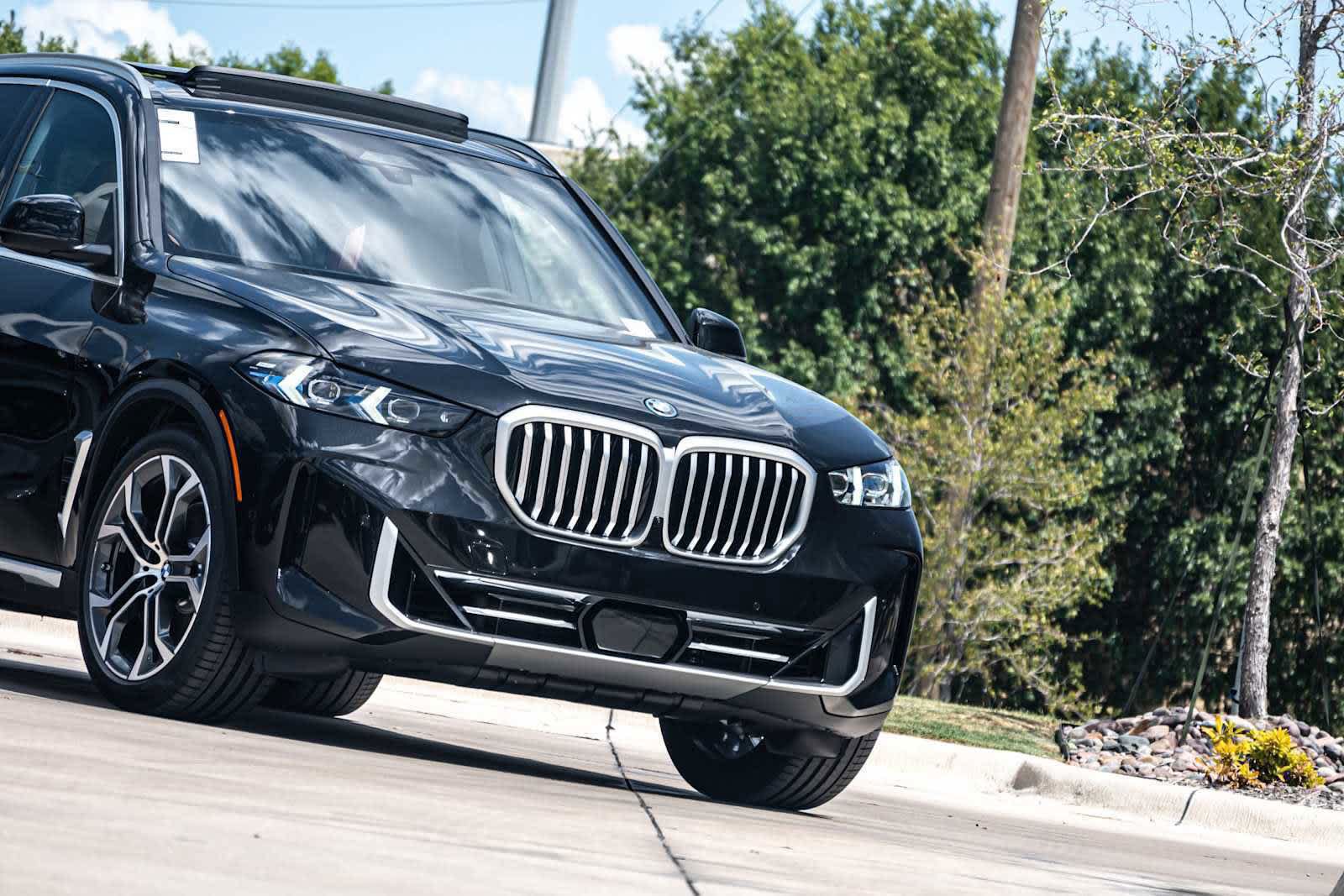Used 2026 BMW X5 xDrive50e AWD/4WD image 3