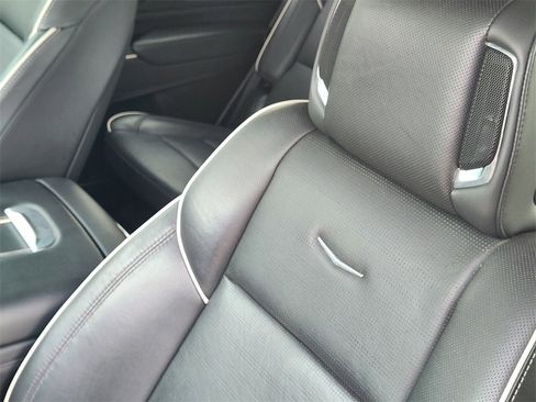 Used 2021 Cadillac Escalade Premium Luxury image 15