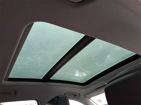 Used 2022 Audi e-tron Premium w/ Convenience Plus Package image 8