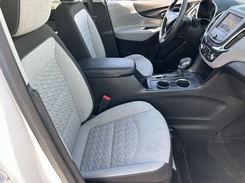 Used 2024 Chevrolet Equinox LS w/ LS Convenience Package FWD image 9