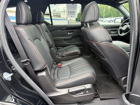Certified 2024 Honda Pilot TrailSport image 24
