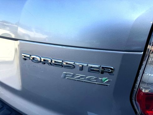 Used 2015 Subaru Forester 2.5i w/ Alloy Wheel Package image 11