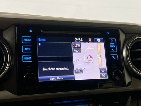 Used 2017 Toyota Tacoma TRD Sport image 28