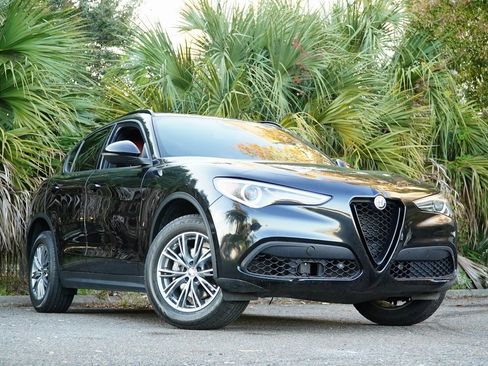 Used 2022 Alfa Romeo Stelvio Sprint image 2