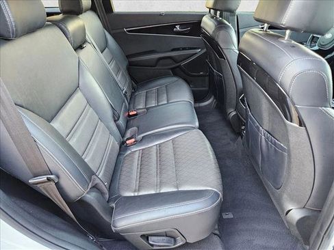 Used 2019 Kia Sorento SX image 23