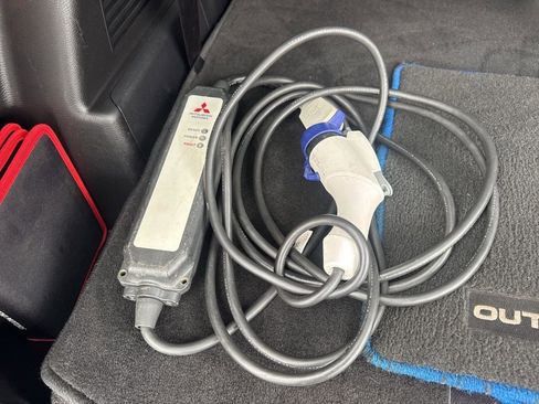 Used 2023 Mitsubishi Outlander SE image 30