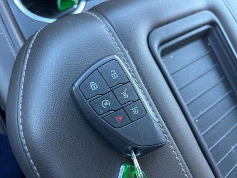 Used 2022 Chevrolet Suburban Z71 w/ Z71 Off-Road Package image 39