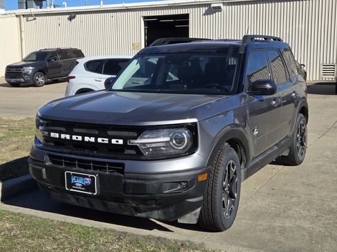 Certified 2022 Ford Bronco Sport Outer Banks w/ Tech Package image 2