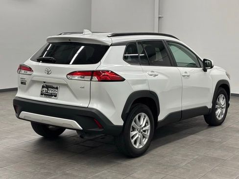 Used 2023 Toyota Corolla Cross LE image 2