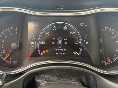 Used 2020 Jeep Grand Cherokee Altitude RWD image 13