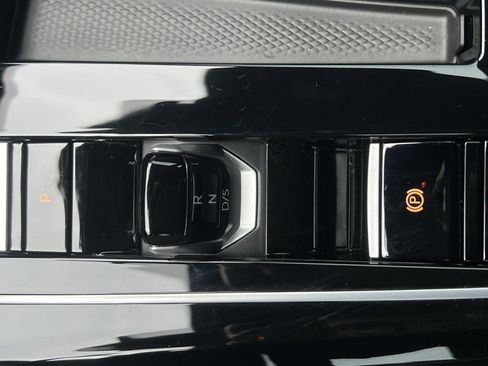 Used 2025 Volkswagen Golf R Black Edition image 22