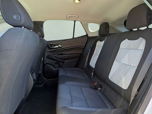 Certified 2025 Chevrolet Trax LS FWD image 13