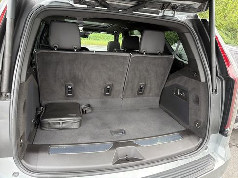 Used 2024 Cadillac Escalade Premium Luxury w/ Performance Package AWD/4WD image 31
