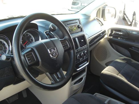 Used 2013 Dodge Grand Caravan SE image 14