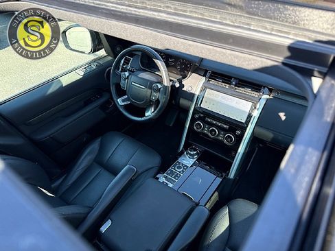 Used 2018 Land Rover Discovery HSE image 25