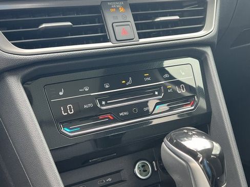 New 2025 Volkswagen Taos SE image 22
