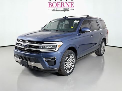 Used 2022 Ford Expedition Limited image 3