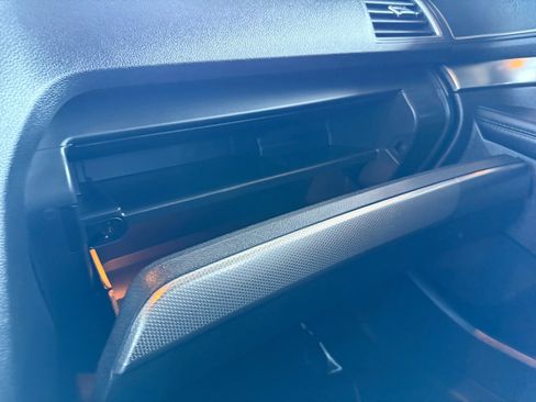 Used 2018 Ford Explorer XLT FWD image 21