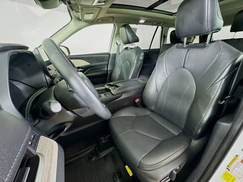 Certified 2024 Toyota Grand Highlander AWD image 2