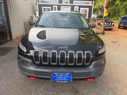 Used 2017 Jeep Cherokee Trailhawk AWD/4WD image 2