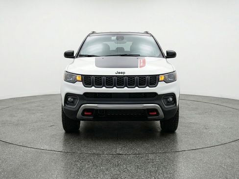 Used 2025 Jeep Compass Trailhawk AWD/4WD image 2