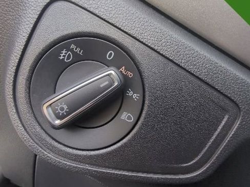 Used 2018 Volkswagen Atlas SE image 15