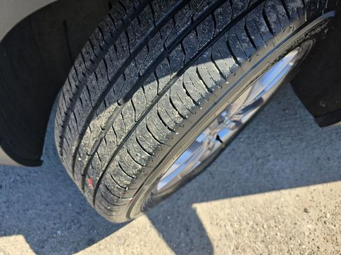 Used 2023 GMC Terrain SLT w/ Infotainment Package II image 28