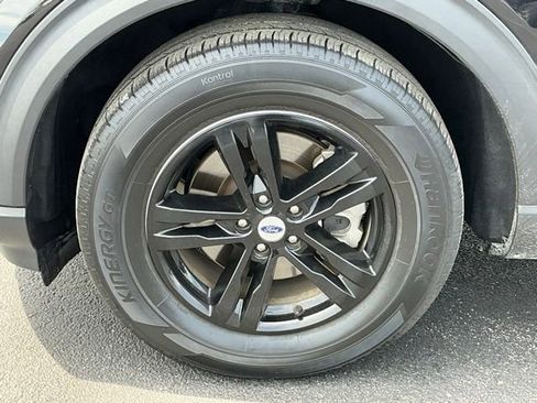 Used 2023 Ford Explorer XLT RWD image 13