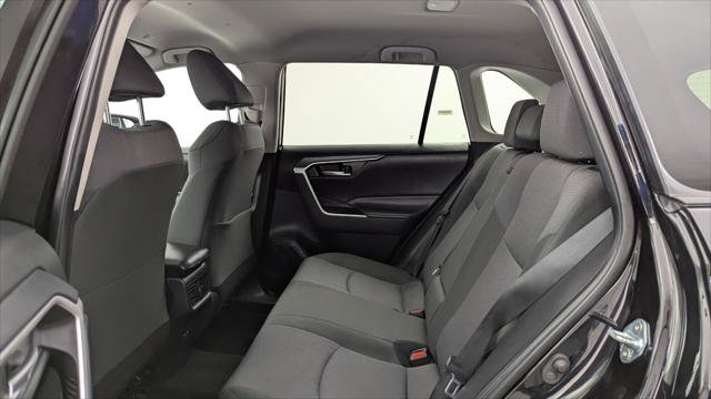 Used 2025 Toyota RAV4 XLE AWD/4WD image 16
