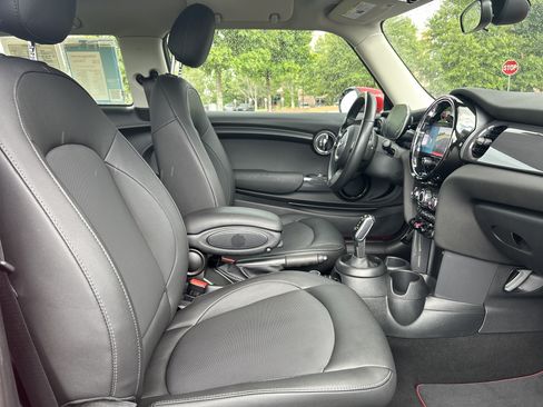 Used 2024 MINI Cooper 2-Door Hardtop FWD image 31