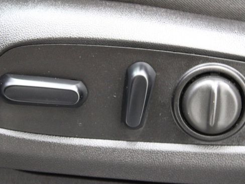 Used 2018 Chevrolet Traverse LT image 19