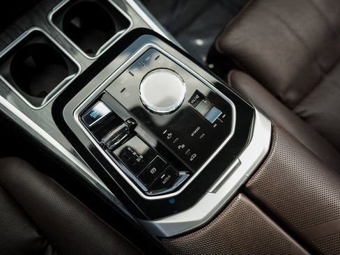 Used 2024 BMW i7 eDrive50 w/ M Sport Package image 34