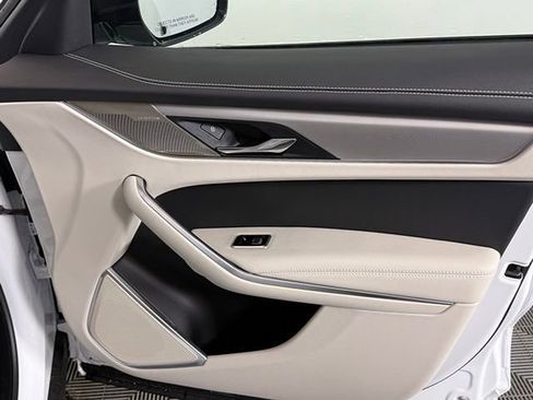 Certified 2026 Jaguar F-PACE R-Dynamic S image 31