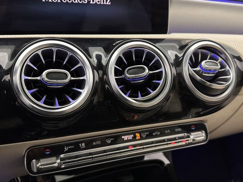 Used 2020 Mercedes-Benz CLA 250 image 18