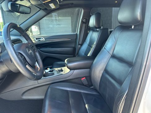 Used 2019 Jeep Grand Cherokee Limited w/ Trailer Tow Group IV AWD/4WD image 9