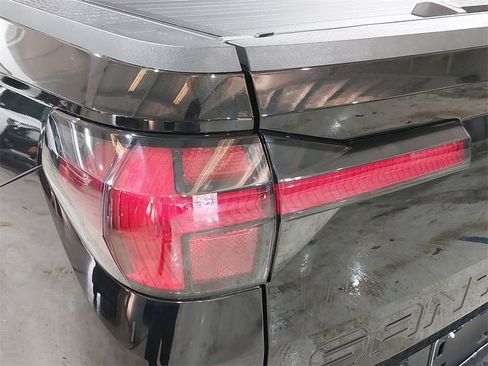 Certified 2025 Hyundai Santa Cruz Limited image 33